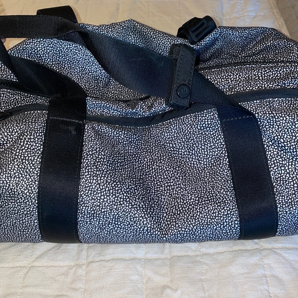 Lululemon duffle bag excellent condition
